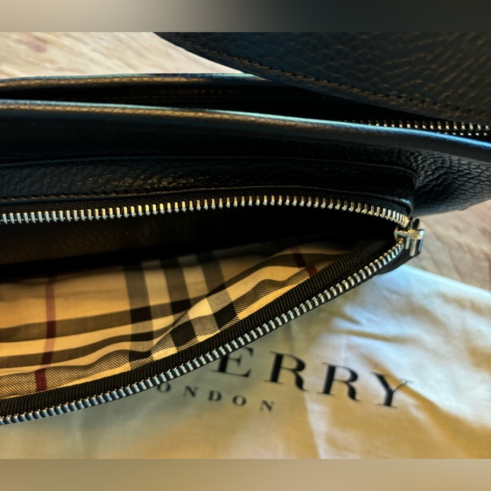 Burberry Embossed Logo Black Grainy Leather Purse— LIKE NEW - Picture 6 of 6
